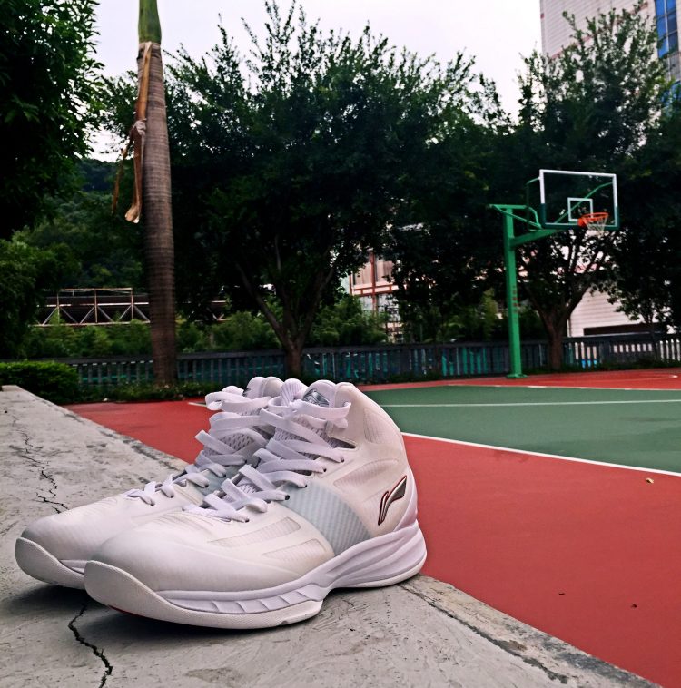 李宁超轻10球员版,李宁超轻11降价