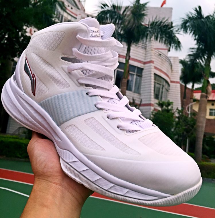 李宁超轻10球员版,李宁超轻11降价