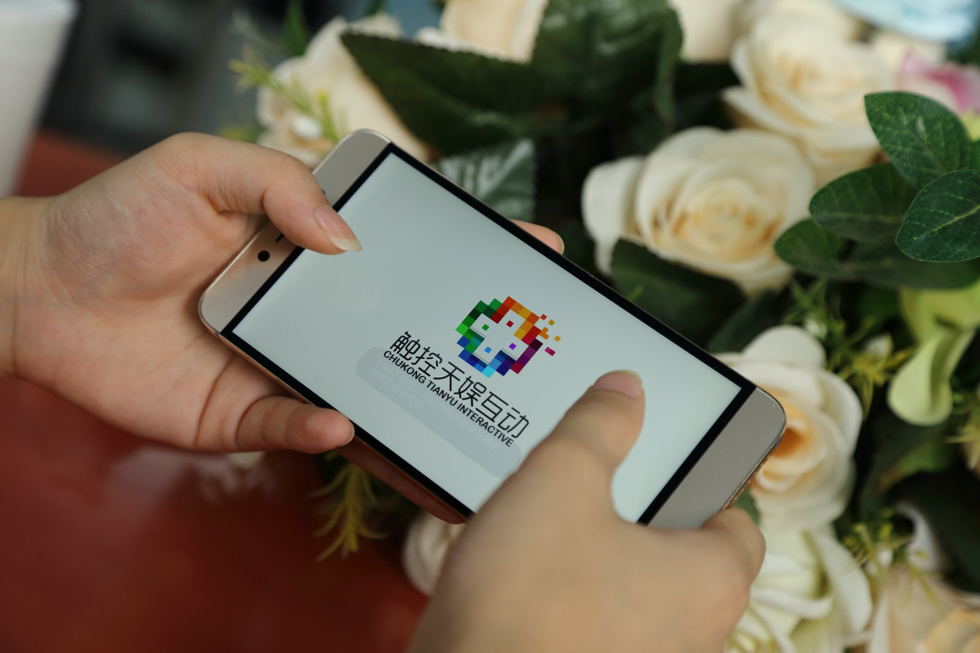 钢化膜是如何保护手机屏幕的,手机高端钢化膜能保护屏幕吗