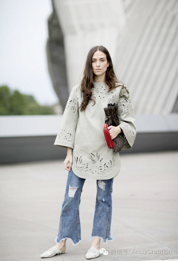 你们平时穿去洗澡的拖鞋，现在可潮了呢～