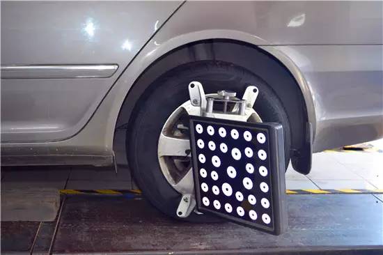 「四轮定位」分分钟就搞定了？师傅你偷懒了吧！一共14步呢！