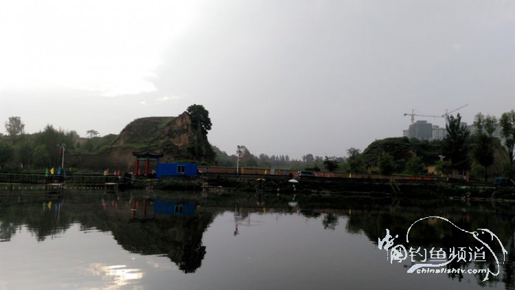 跑鱼断钩的视频,跑鱼断竿