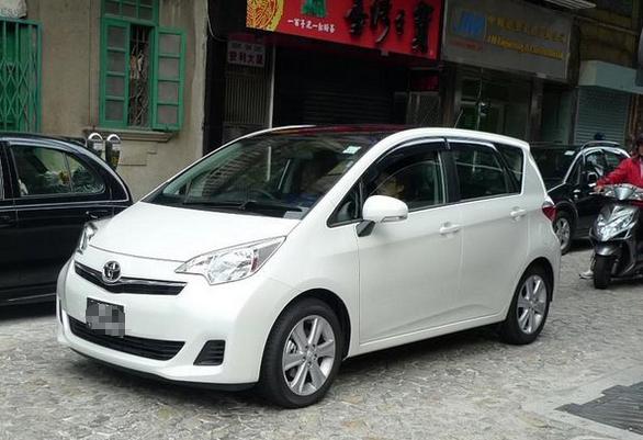 拿皇冠当出租车，热销车也敢要价百万，香港究竟刮的什么街车风？