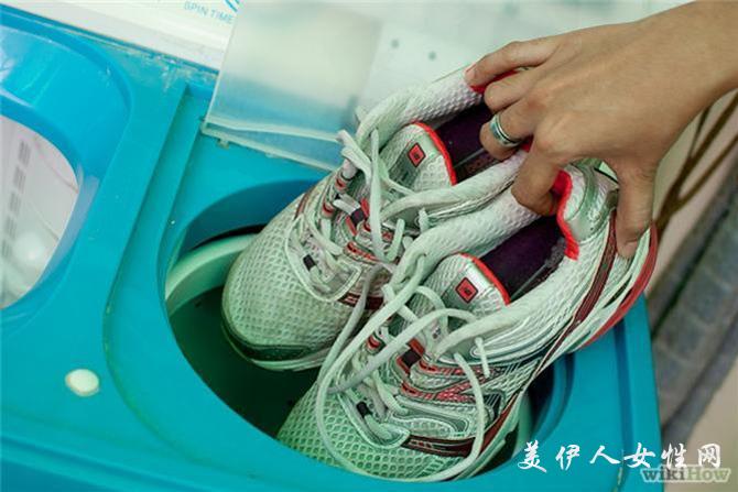 脚突然就出汗发臭,脚没烂不痒却散发出臭味