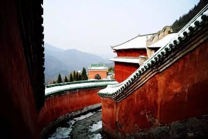 中国古建筑标志瓦当斗拱,瓦当古建筑