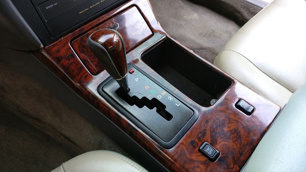 丰田皇冠athlete12代半,日本新款15代丰田皇冠