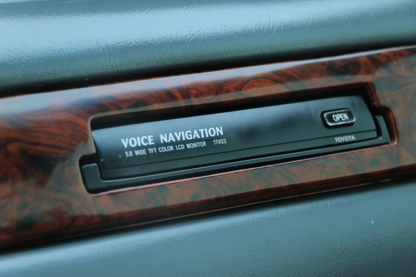 丰田皇冠athlete12代半,日本新款15代丰田皇冠