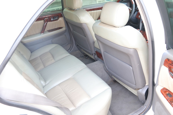 丰田皇冠athlete12代半,日本新款15代丰田皇冠