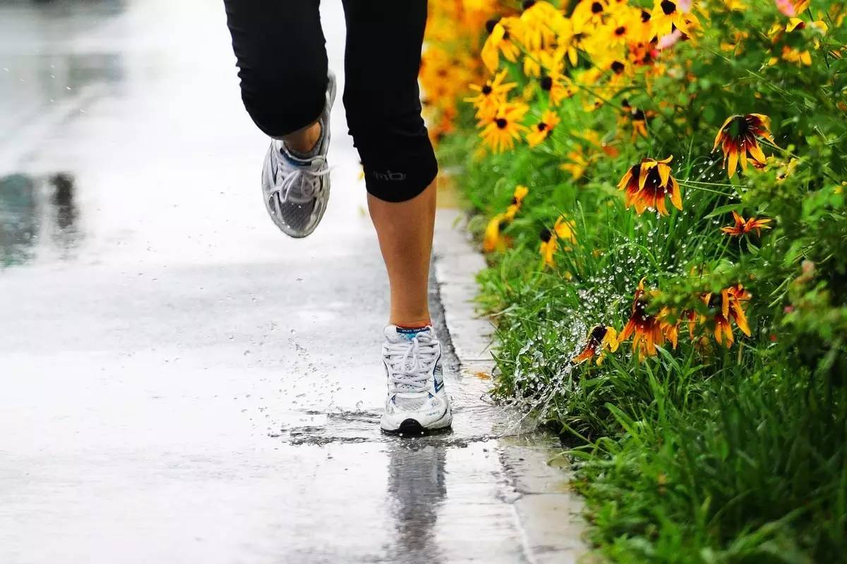 跟腱劳损跑步的利弊,跑步跟腱酸痛要多久恢复