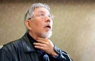 食物残渣卡喉咙怎么办,食物卡到喉咙里怎么办