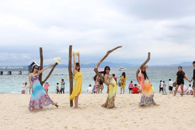 和闺蜜一起去三亚旅游的视频,和闺蜜去三亚旅游