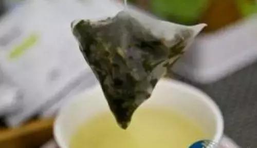 茶叶渣应该扔在什么垃圾桶,茶叶渣可以用来干嘛