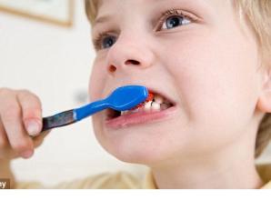 洗牙后牙龈还是出血是怎么回事,牙龈已萎缩经常出血需要洗牙吗