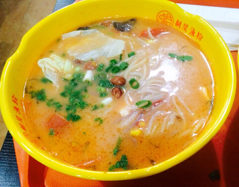 一夜之间这家渔粉店备受瞩目,不追究为什么还真睡不着!