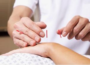 天天玩手机小手指头长个小包,经常玩手机手腕起包