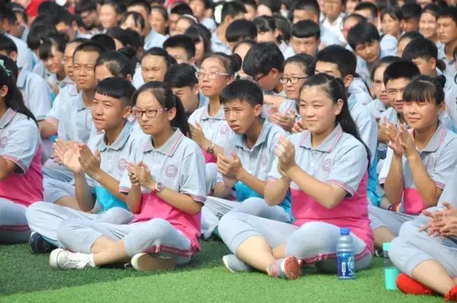 郑州哪些中学蓝色校服好看,郑州各中学校服