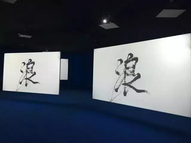 早晨起床眼睛浮肿腿困是什么原因,早晨起来右眼睛浮肿是怎么回事