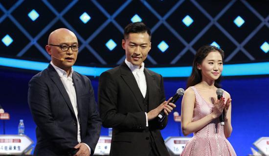 国足老婆哪一个不是大美女，从今天起培养孩子踢球吧