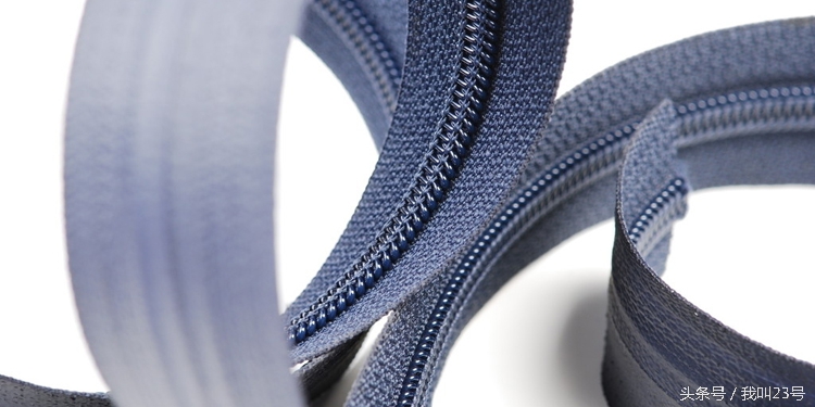 衣服拉链紧难拉用什么方法有效,拉链紧拉不顺畅什么办法能解决