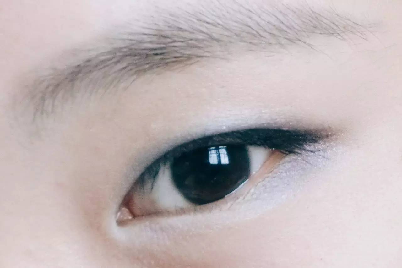 单眼皮画眼影最简单方法,单眼皮适合画眼影吗