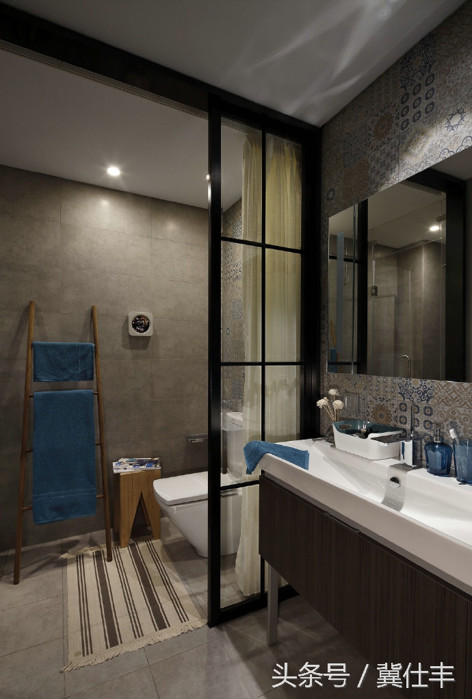 虽然很多人很喜欢这个案例，但我觉得有点乱，有点暗