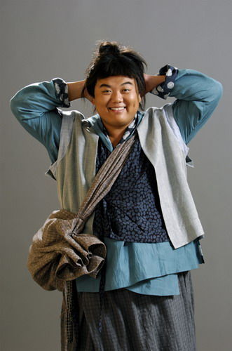 他是周星驰一手发掘的谐星，刘德华曾投资他拍戏，编剧导演都玩转