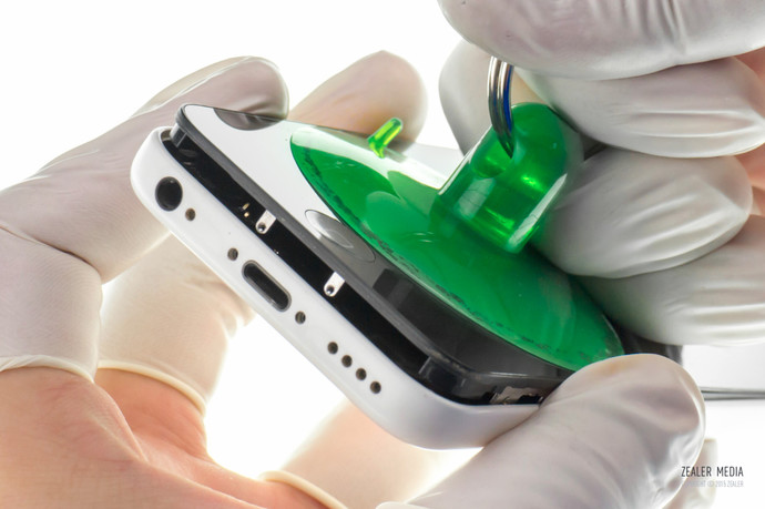 拆修iphone手机,苹果5c换后壳