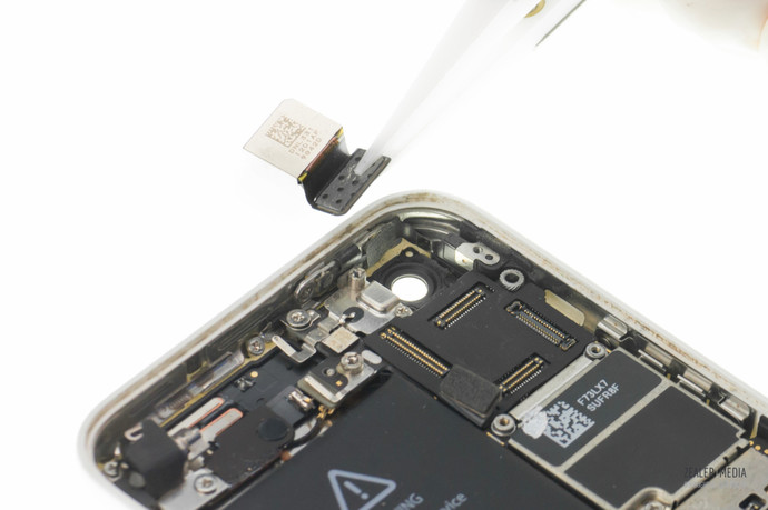 拆修iphone手机,苹果5c换后壳