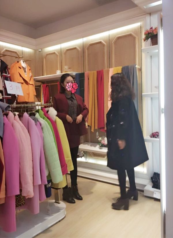 叫上闺蜜杀向武汉各大商场只为淘新衣！光这架势服了！