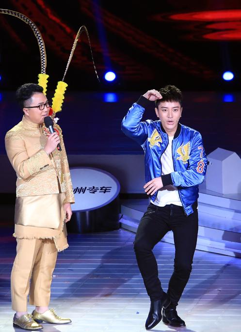 80年代央视春晚主持服装,24年春晚主持人服装