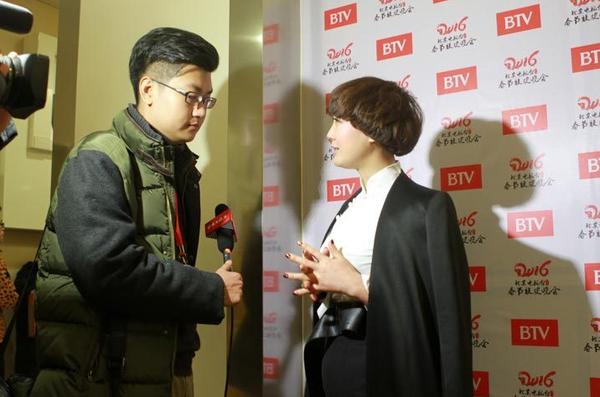 80年代央视春晚主持服装,24年春晚主持人服装