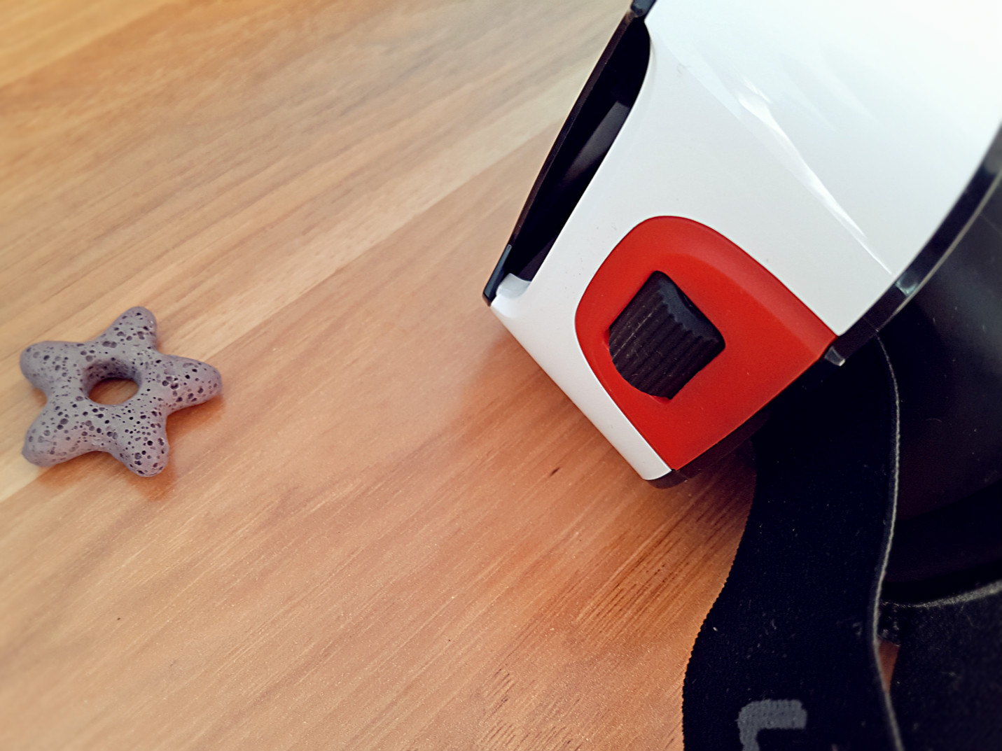 vr眼镜看小视频可以身临其境嘛,普通vr眼镜看手机上的视频效果