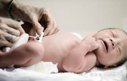 十四天的宝宝脐带还没掉,宝宝脐带结痂什么时候脱落