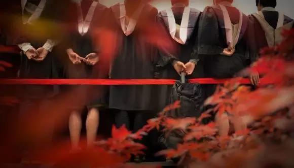 复旦大学：日月光华，旦复旦兮