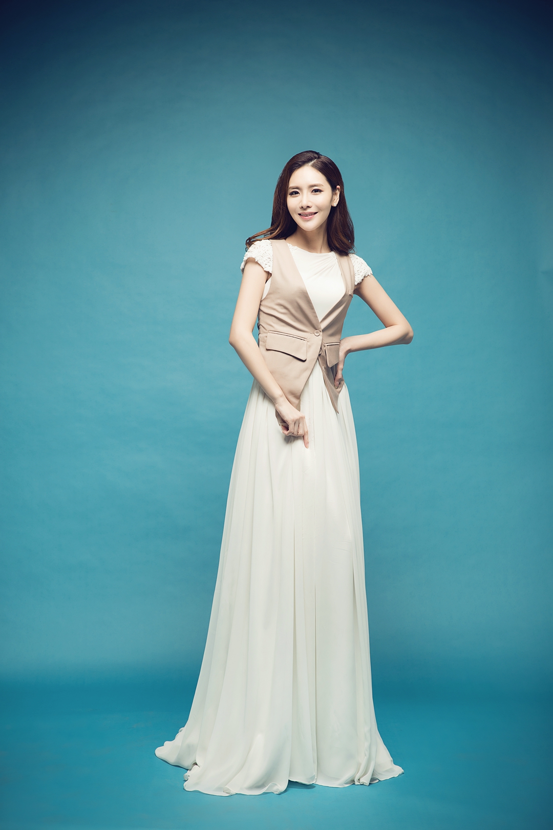 婚纱照姿势的摆法女士,拍婚纱照姿势是自己摆吗