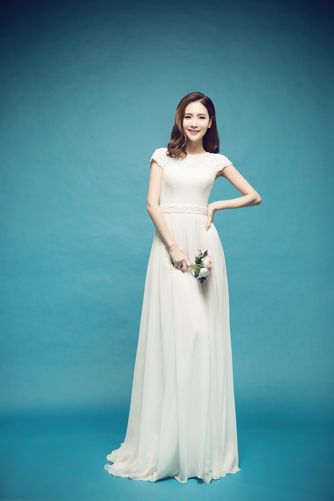 婚纱照姿势的摆法女士,拍婚纱照姿势是自己摆吗