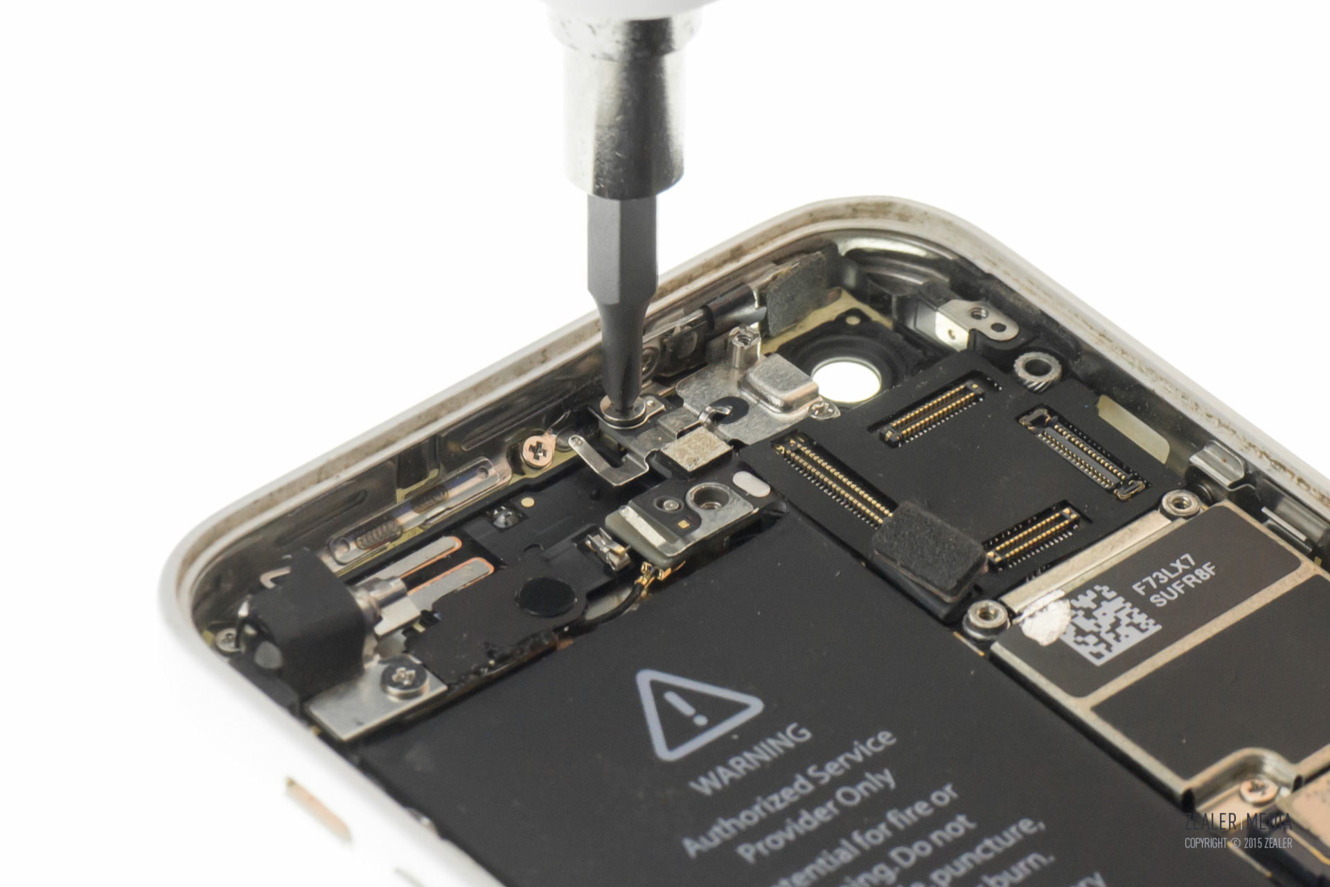 拆修iphone手机,苹果5c换后壳