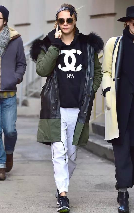 你一定是喜欢这双小白鞋的low逼