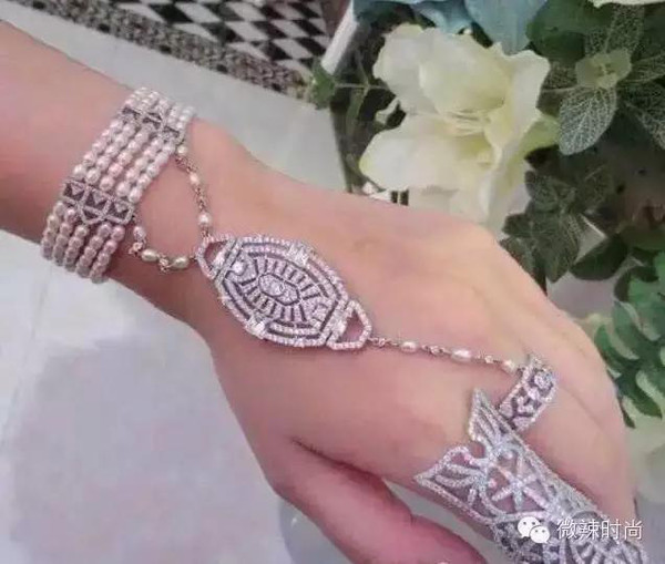 娉曞浗apm棣栭グ鍝佺墝,娉曞浗鏂拌吹