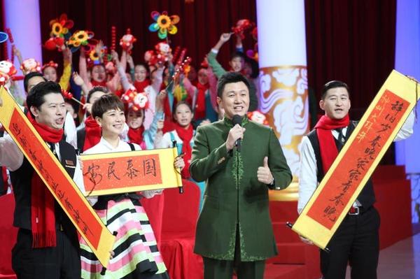 80年代央视春晚主持服装,24年春晚主持人服装