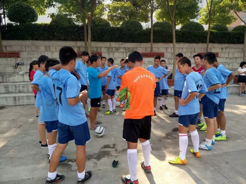 奉献源自热爱---专访校园足球指导员姚军