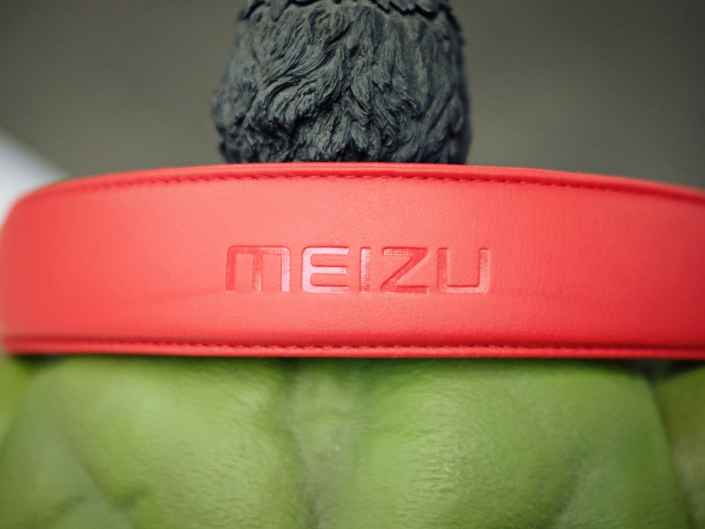 一款戴出门很拉风的头戴耳机！魅族HD50红色版上手体验！