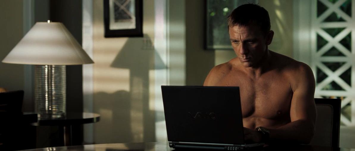 还记得06年的索尼吗,《007:皇家*场赌**》中那些数码科技