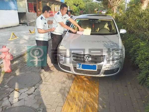 车子被城管贴了罚单可以不去交吗,城管贴罚单有没有临时免罚