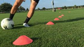 带球过杆的距离,足球带球过杆训练