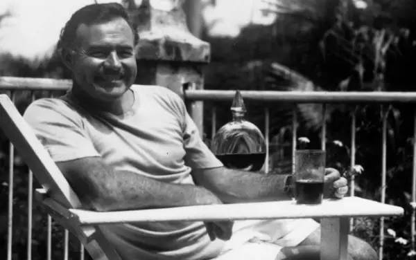 “老爹”海明威诞辰117周年，聊聊关于他鲜为人知的奇葩往事