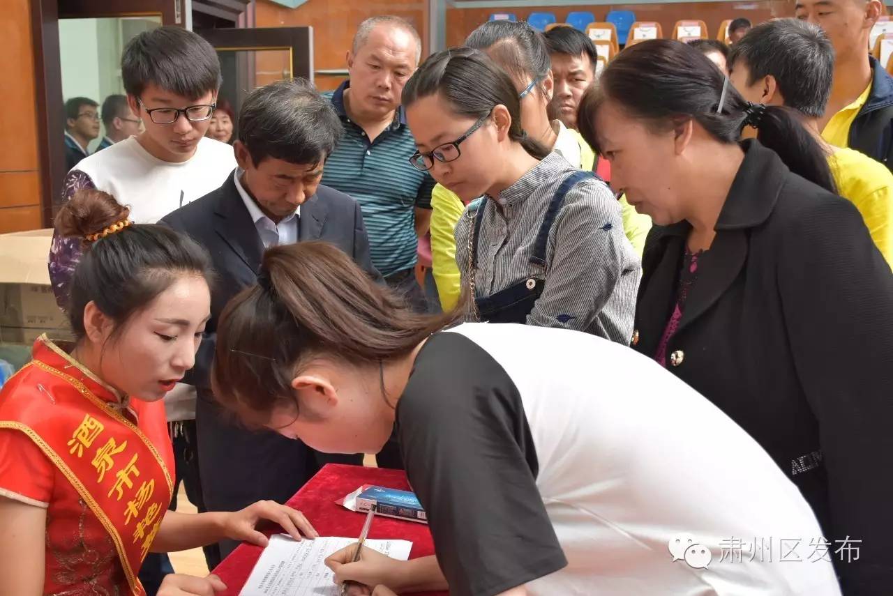 爱心人士出手温暖寒门学子求学路,爱心助力寒门学子活动