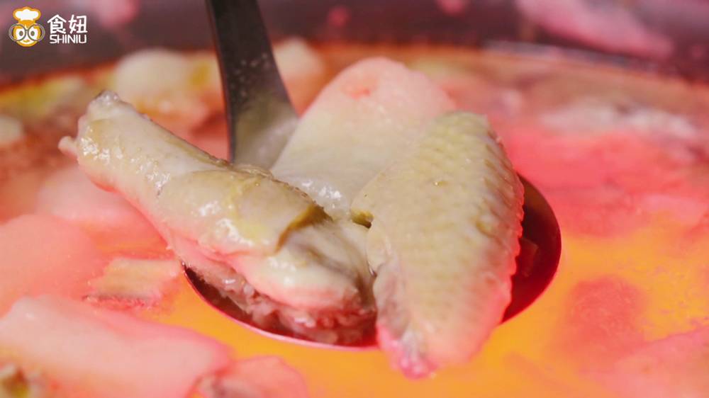 [食妞]锅用水晶的，水用冰泉的，你是什么鸡竟然如此大牌？