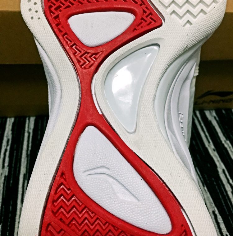 李宁超轻10球员版,李宁超轻11降价