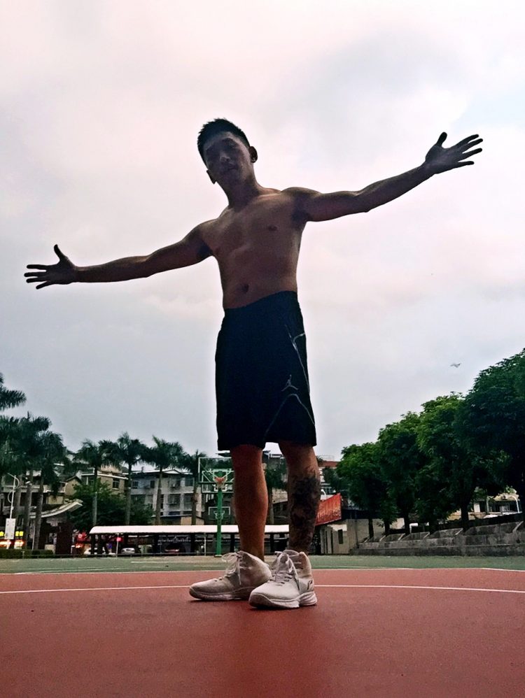 李宁超轻10球员版,李宁超轻11降价